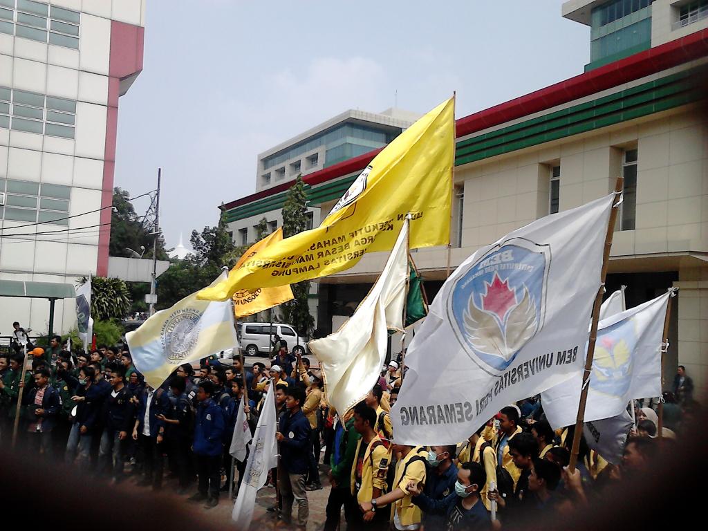 39 kampus akan penuhi istana negara #sidangrakyat <a href="/bem_indonesia/">BEM Indonesia</a>