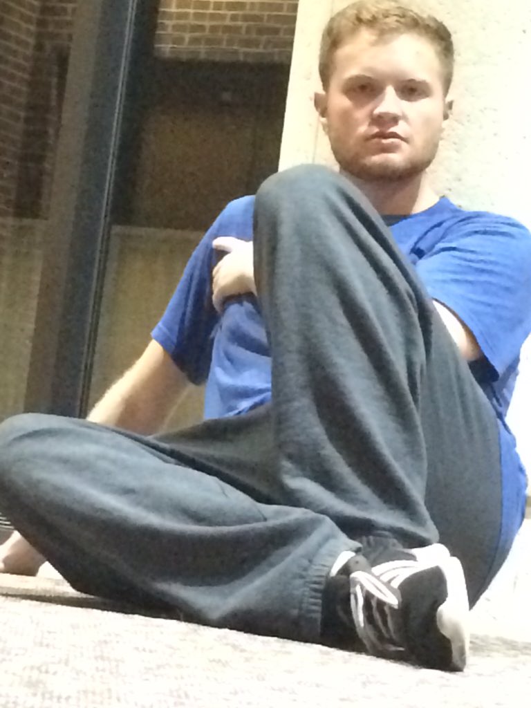 BronwenCarlisle's tweet photo. When the Hub has no flatbread during Synchro week. https://t.co/matiTGWwQK