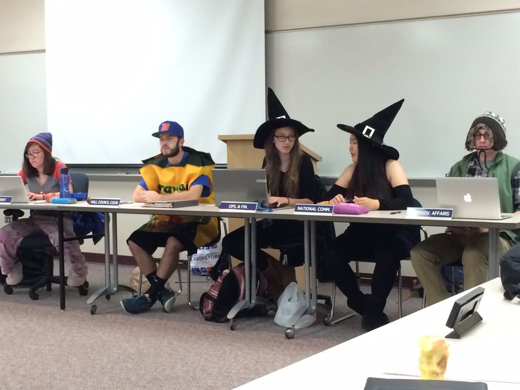 Roni_Beck's tweet photo. @BoiseStateRHA representing at General Assembly for costume night! @BoiseST_ResLife @boisestatelive https://t.co/oyGFA814xI
