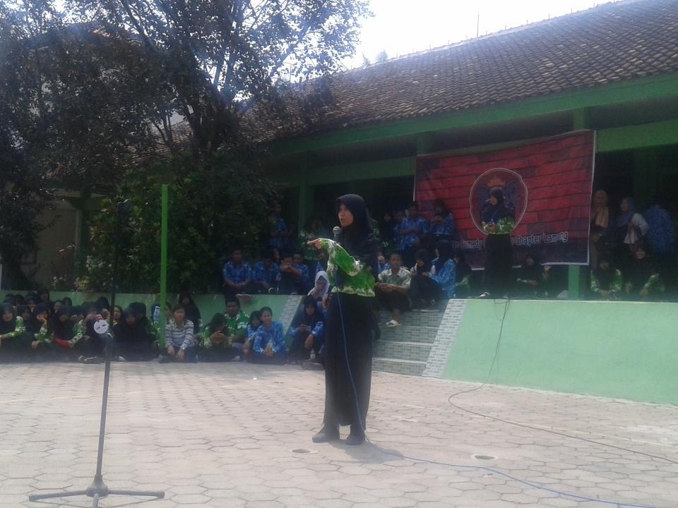 Daann... Ini dia peserta terakhir kita, Anggun Wayang. Perempuan sedikit eror. :'(((
#SUCLPGGTS #SMAN13BDL