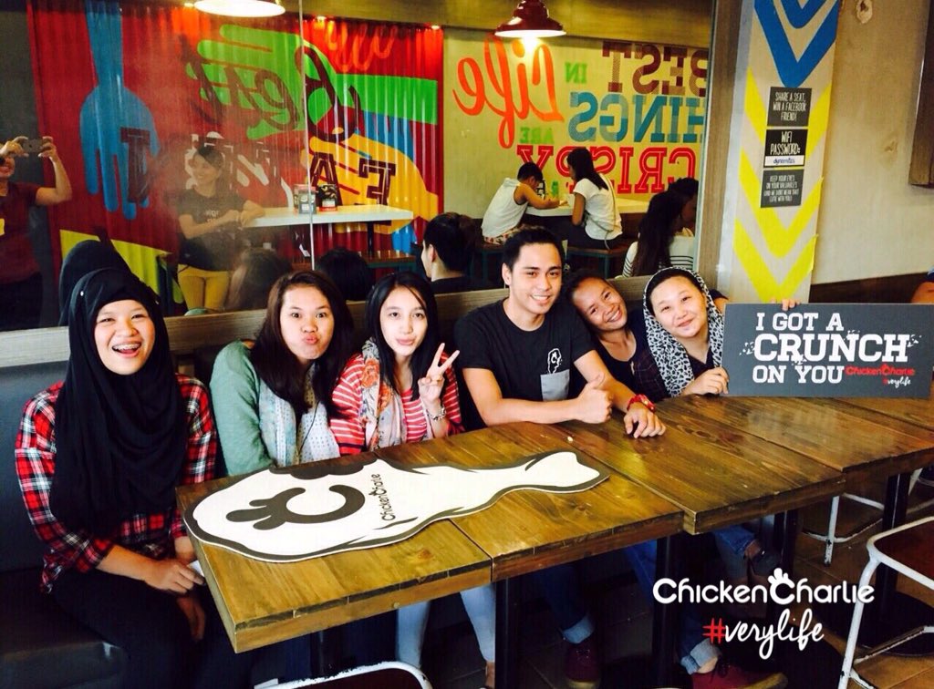 ChickenCharlie_'s tweet photo. Hello there! #VeryLife https://t.co/3c3gZXZgkV