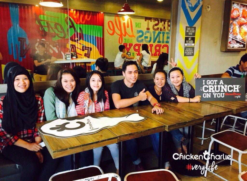 ChickenCharlie_'s tweet photo. Hello there! #VeryLife https://t.co/3c3gZXZgkV