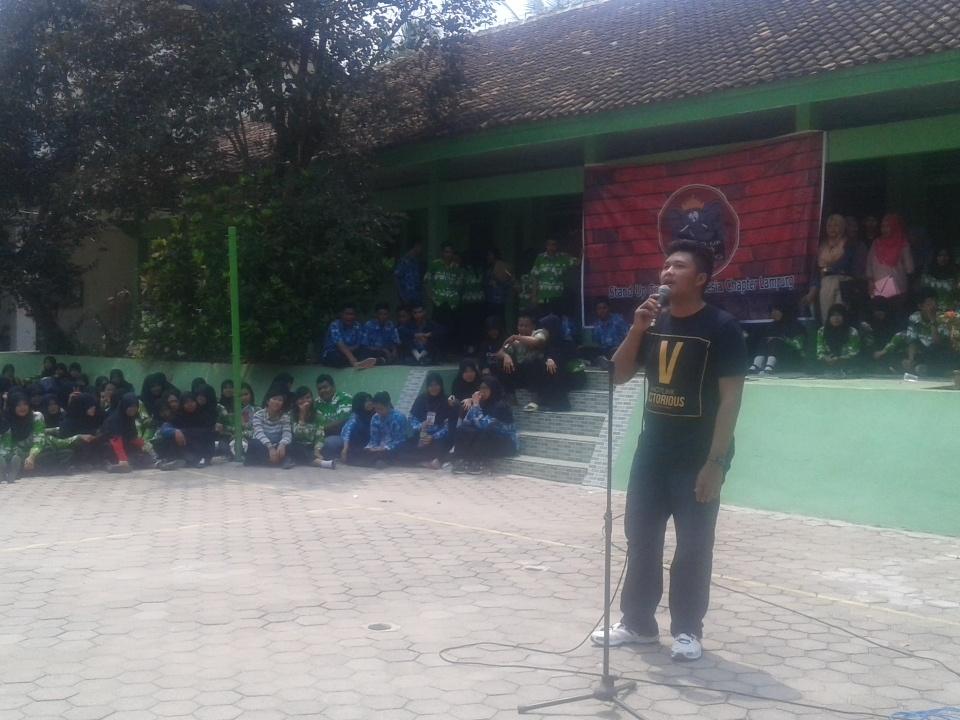 Daann... Sekarang ada komika mimin yg menghibur kita semua... @zaynsandika!!! \o/ :*
#SUCLPGGTS #SMAN13BDL