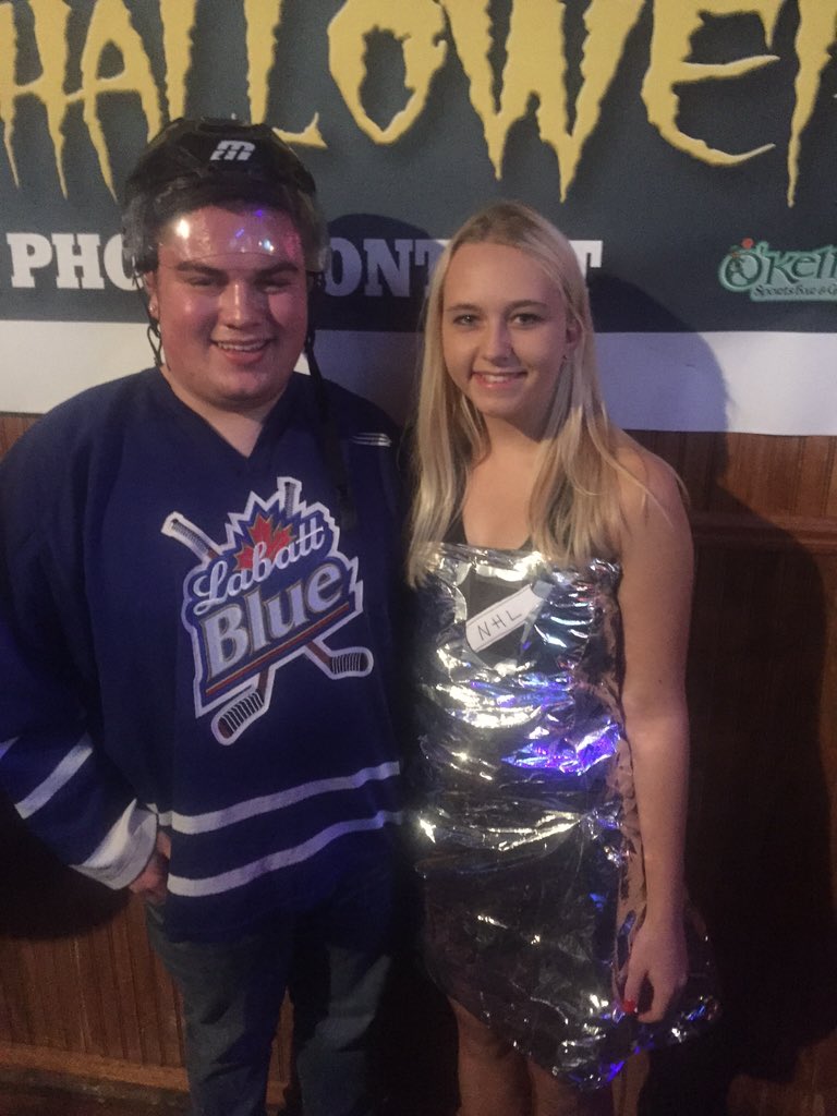 allylynn_12's tweet photo. @Okellys @CMLIFE #halloweird https://t.co/4vTn8AIuxG