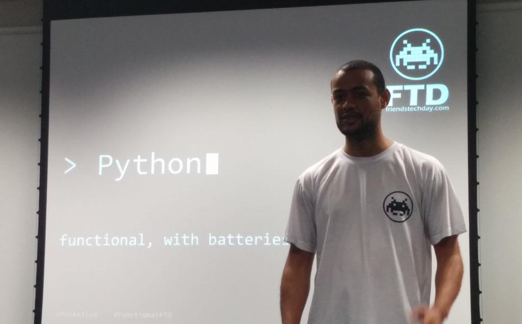 raphait's tweet photo. @folksilva falando de Python no FTD Functional @friendstechday https://t.co/t707lwGDUs
