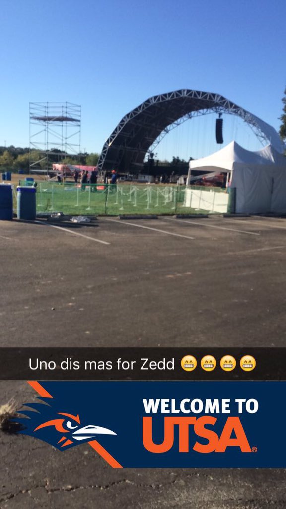 loza_32's tweet photo. Can't wait to finally see @Zedd in concert tomorrow π #PINKGameOn https://t.co/8STWX6dwe0