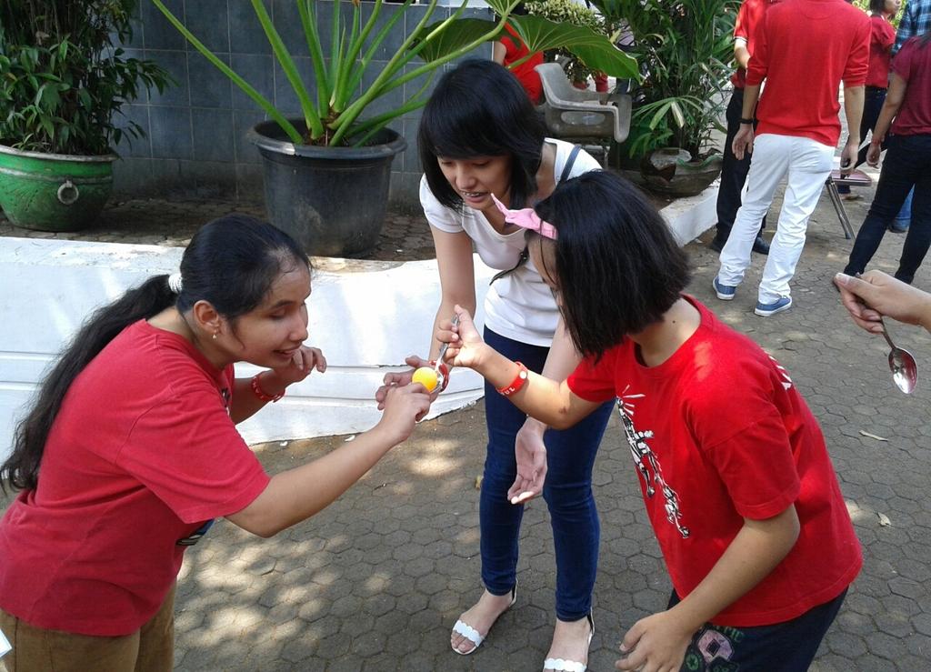 echa_el's tweet photo. @IMS_NET semangat itu ketika menjadi relawan lomba 17an untuk anak-anak penyandang cacat :) #IMS_SemangatPemuda https://t.co/Jcbdh779UK