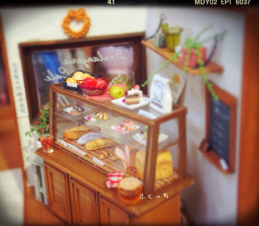 fukucchimomo's tweet photo. 「パン屋さん」

少し前に作ったハウスではありますが
ギルドショーで展示する予定です♪

#ミニチュア #ドールハウス #ギルドショー https://t.co/ryqJzf3ZNg