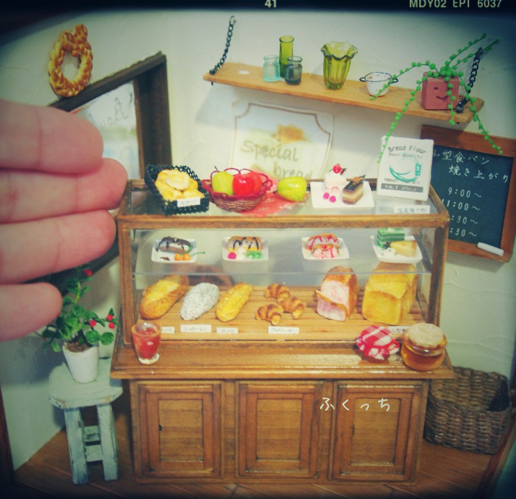 fukucchimomo's tweet photo. 「パン屋さん」

少し前に作ったハウスではありますが
ギルドショーで展示する予定です♪

#ミニチュア #ドールハウス #ギルドショー https://t.co/ryqJzf3ZNg