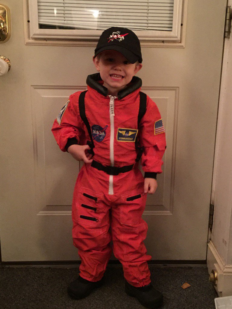 TVGuyJay's tweet image. My son is celebrating Halloween as a @NASA astronaut. #shuttleprogram