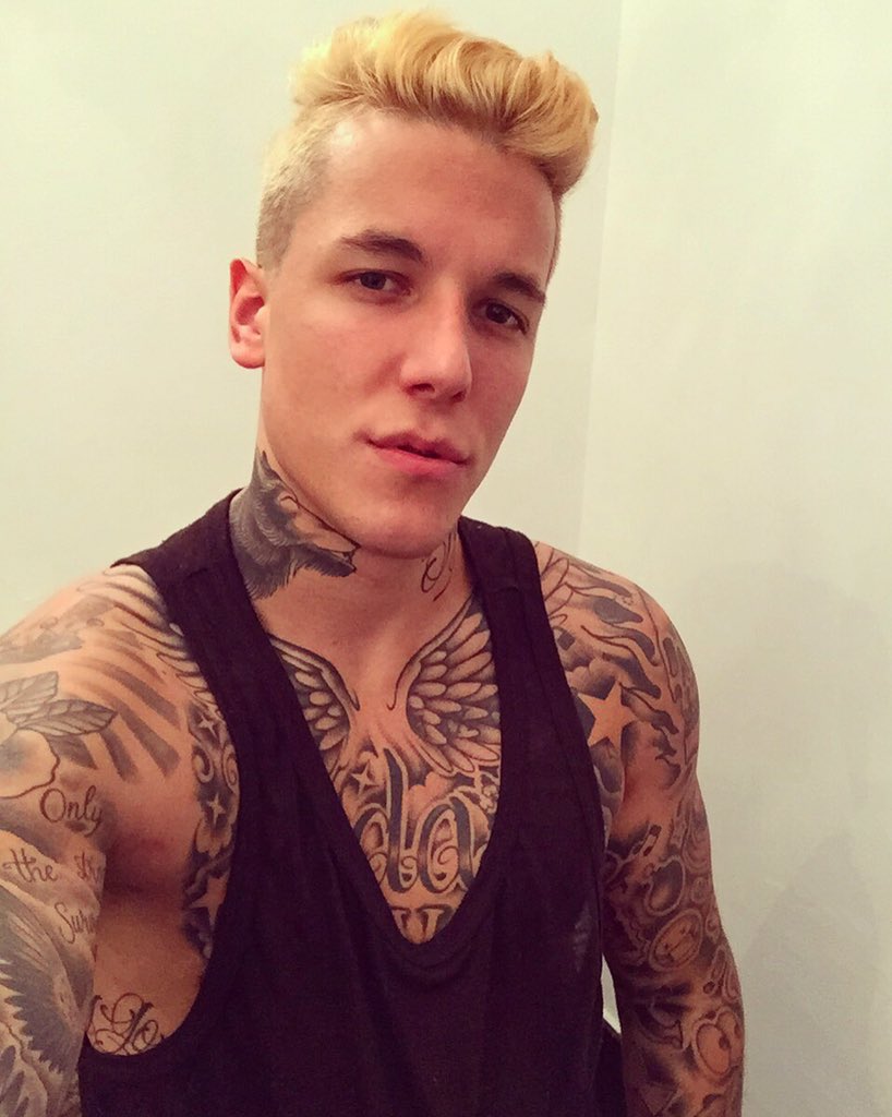 alexcaniggia's tweet photo. Yo tengo belleza de verdad, no de esa “interior” que se inventaron los feos para su consuelo. https://t.co/3e5yqcr7wT