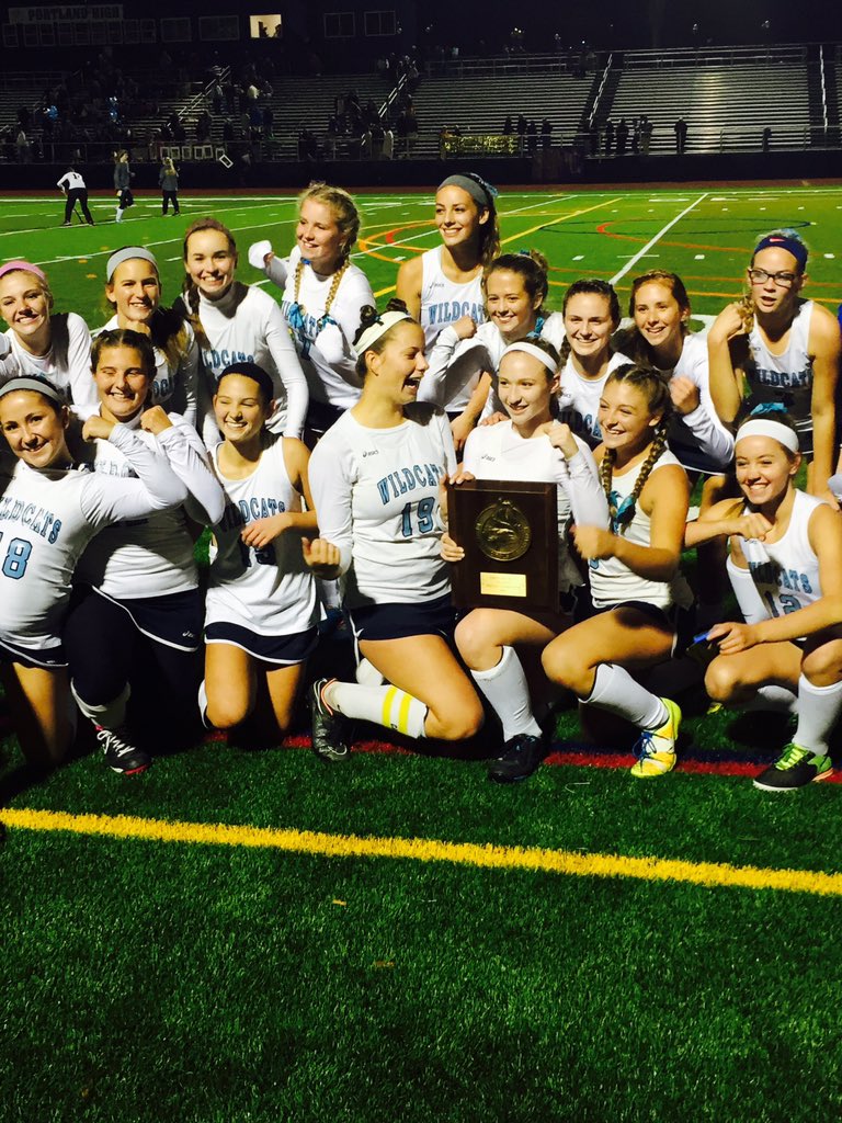 JayPinceSMG's tweet photo. .@YHSWildcats field hockey team celebrates with class b south regional plaque  @seacoastonline https://t.co/ySU6NMmVek
