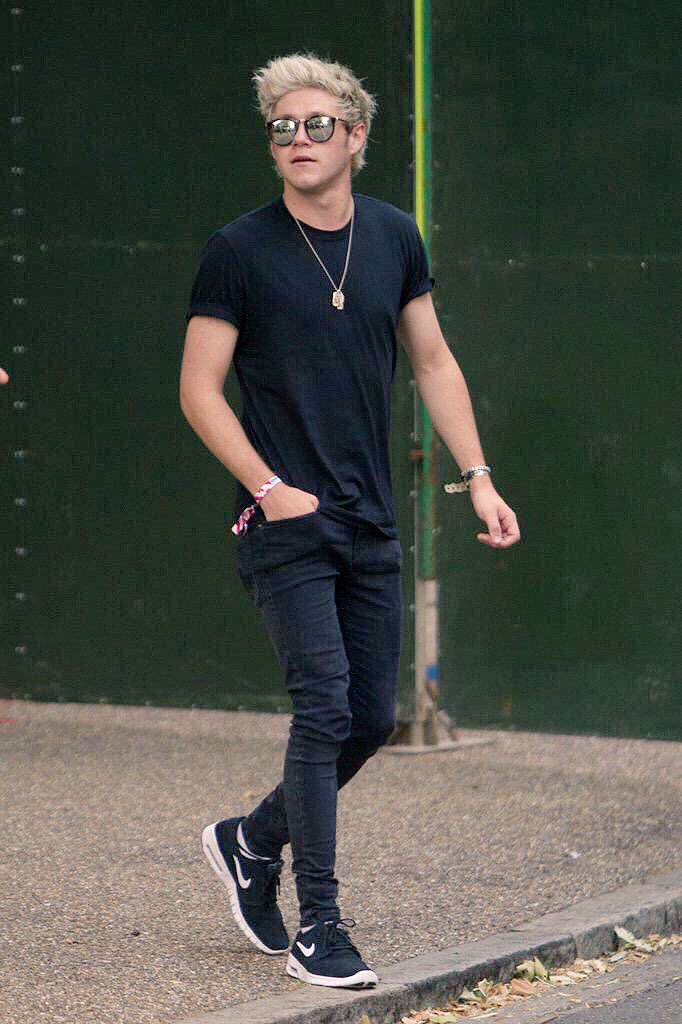 infinity_zquad's tweet photo. Niall is the definition of my dream boyfriend/husband 

#UKVOTY1D #AMAs1D @NiallOfficial https://t.co/UuQTMheVjH