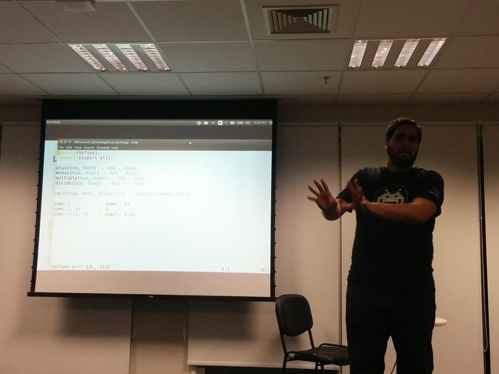 raphait's tweet photo. @ftmamud dando haduken com Erlang no FTD Functional @friendstechday https://t.co/TRpOSd30kU