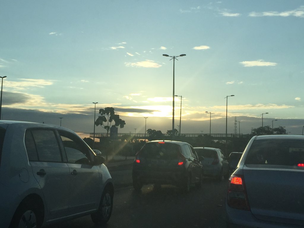 marcellamota's tweet photo. Essa é Brasília 19h 😬 https://t.co/2EM5dcWbnw