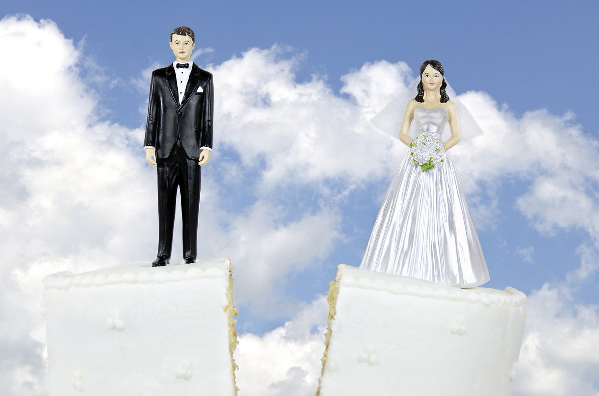 TheDrPhilShow's tweet photo. Is your marriage on the rocks? Want #DrPhil’s help? Write us: https://t.co/9rGQ07ZNG6 #DrPhil https://t.co/YD4n7DCiLd