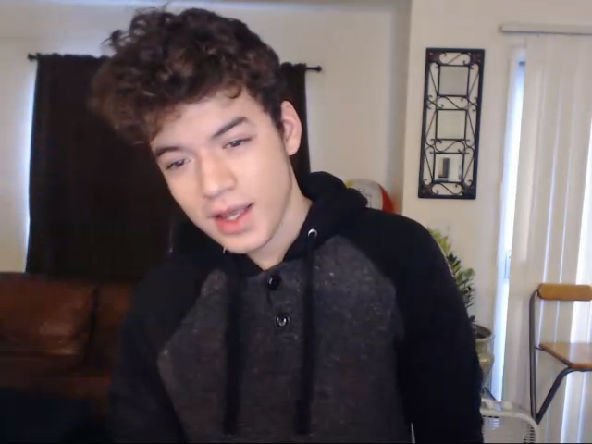 TaeBrooks's tweet photo. 🔴 LIVE @TaeBrooksCHE on #YouNow - I'm live singing bring your song requests! https://t.co/IF1K9UndMJ https://t.co/OvNVAlD5Gd