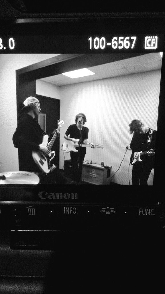 DanTolman1's tweet photo. Rehearsal with the beys this evening @TFPMusic_ #music #indie #rock #live #studio #thefoolsparadise https://t.co/dxzzN2PdYo