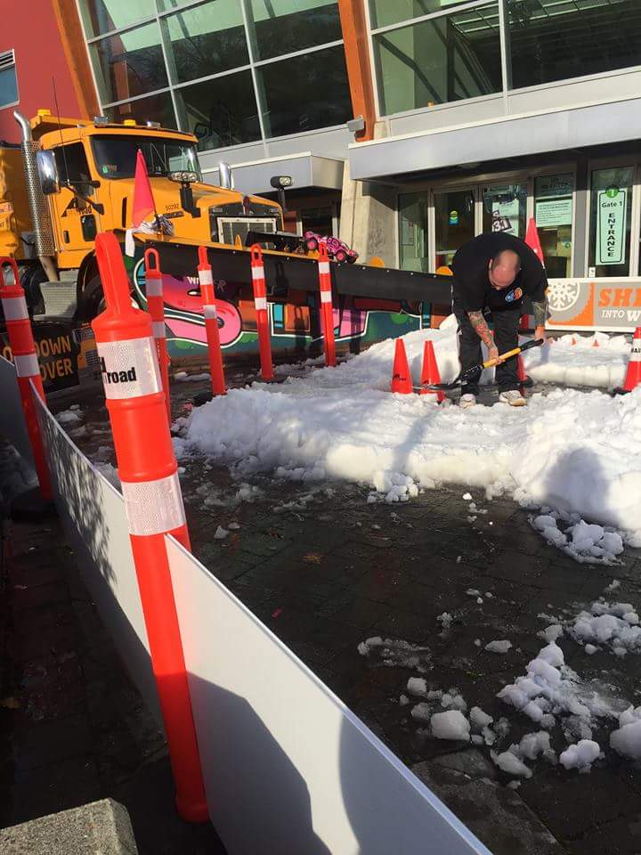 OutlawRCBC's tweet photo. Corvictoria @ save on memorial arena with OutlawRC helping out ConeZone shift into winter!! https://t.co/Sss6L3tXUA