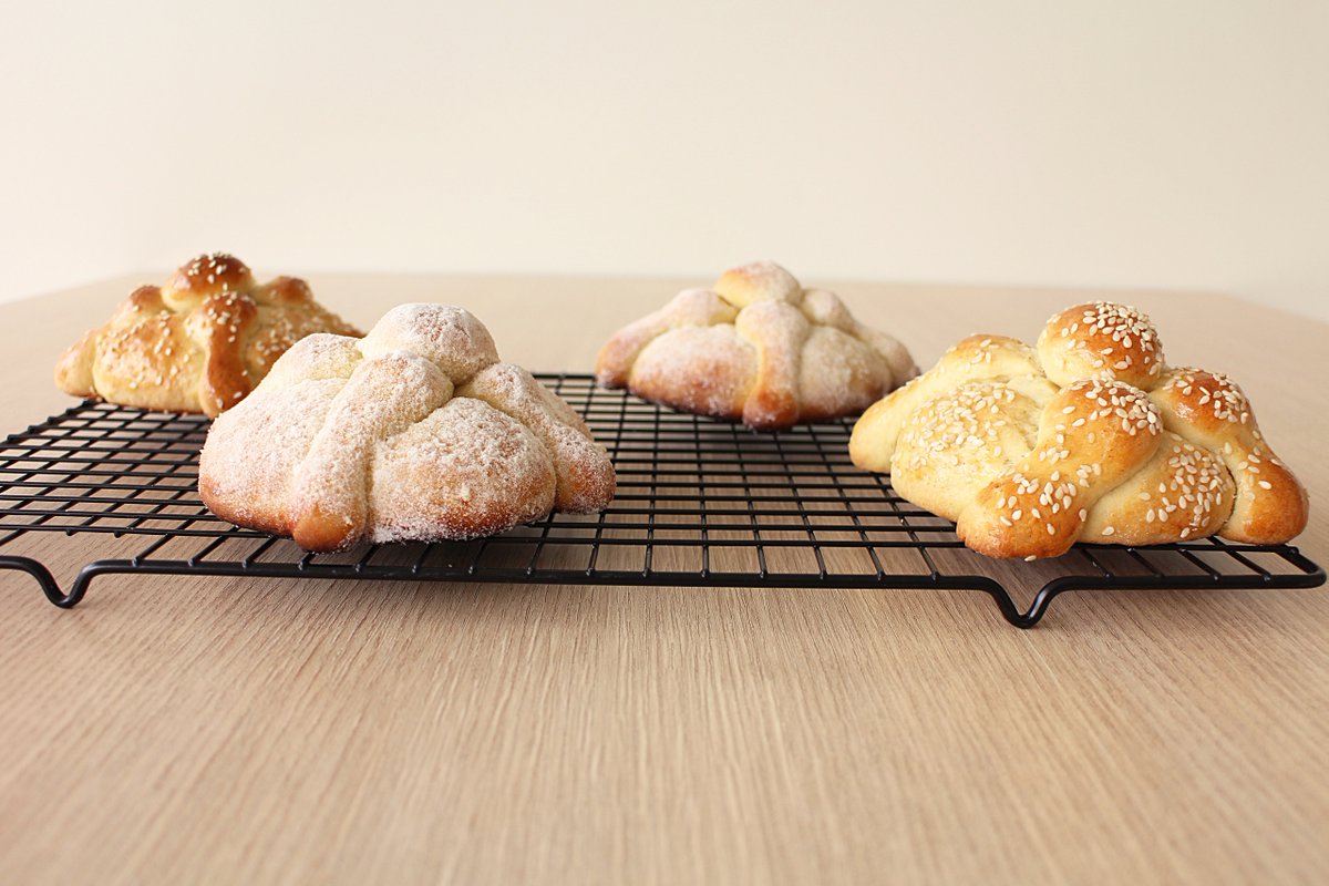 chefgretel's tweet photo. #fodies #recipe #recipeoftheday #recipestotry "Pan de Muerto" literarily means... https://t.co/Pdn84OktSn https://t.co/9jgmc2xJQ0