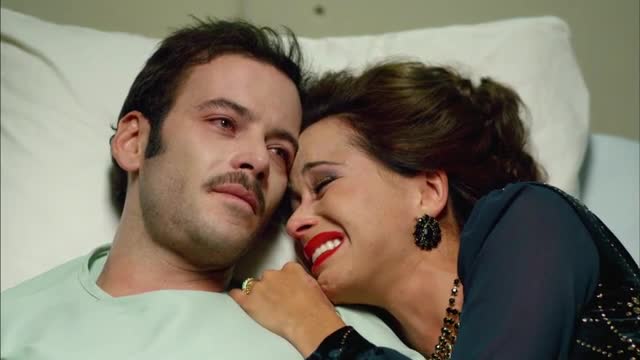 CaracolTV's tweet photo. #Capítulo ¡Increíble! Álvaro José sufre un accidente y muere: https://t.co/D0cGdDWtui #RoncaDeOro https://t.co/9W9xkf8AII