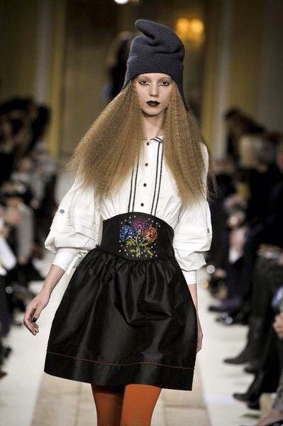 letswatch_mag's tweet photo. El traje de bruja perfecto. 🔮📿
Luella Fall 2008. https://t.co/a6Btu0OHVd