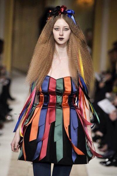 letswatch_mag's tweet photo. El traje de bruja perfecto. 🔮📿
Luella Fall 2008. https://t.co/a6Btu0OHVd