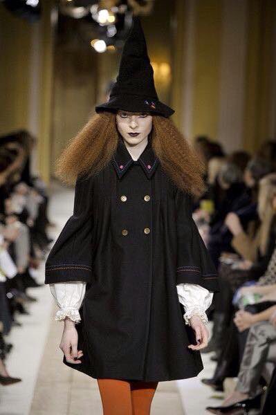 letswatch_mag's tweet photo. El traje de bruja perfecto. 🔮📿
Luella Fall 2008. https://t.co/a6Btu0OHVd