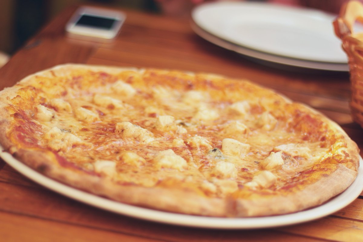 PB_Resorts's tweet photo. We just love the food in #Bude! One of our faves is @TommyJacksBude for pizzas and burgers! https://t.co/PyJJA5R8J4 https://t.co/ueBDjDuFYA