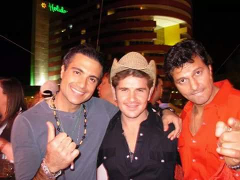 VcamilArana's tweet photo. @jaimecamil @ErikGuecha @agustinarana #TrioDeGuapos #LosAmo #LosMejores 😍💕😘💞💖💋💓💘 https://t.co/SQh8hdT03y