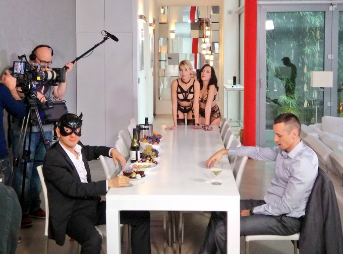 Mon premier tournage @dorcel avec @kimber_delice , @RicoSimmonsX , de @HerveBodilis et @Luka_Jetsex <a class="tags" href="/tag/dorcel">@dorcel</a><a class="tags" target="_blank" title="On Twitter" href="/?out=eyJ0eXAiOiJKV1QiLCJhbGciOiJIUzUxMiJ9.eyJpYXQiOjE3MjExNTc1NjksImlzcyI6InR3cG9ybnN0YXJzLmNvbSIsIm5iZiI6MTcyMTE1NzU2OSwiZXhwIjoxNzUyNjkzNTY5LCJyZWRpcmVjdF91cmwiOiJodHRwczovL3R3aXR0ZXIuY29tL2tpbWJlcl9kZWxpY2UifQ.mHpVNfl-Y5HxtZtavL4VpehygXqCmXaaL41zCowOl0uth9Nl1kDOK_I1JQpHtkvZ4GRkTZ1V4BWEOXk3C4XiFQ">@kimber_delice</a><a href="/tag/insidedorcel"class="tags"><span>#insidedorcel</span></a>