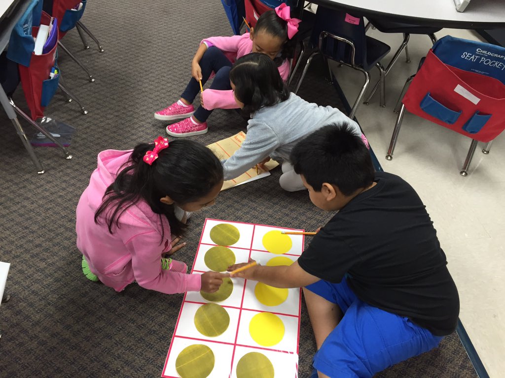 mayralugo55's tweet image. #groupwork to find ways to #maketen #tenframes #gentryproud #firstgrade #math