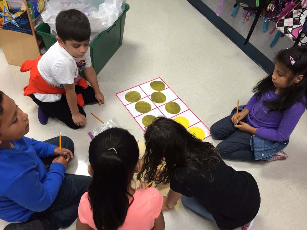 mayralugo55's tweet image. #groupwork to find ways to #maketen #tenframes #gentryproud #firstgrade #math