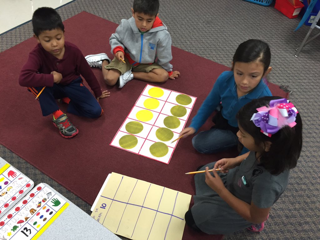 mayralugo55's tweet image. #groupwork to find ways to #maketen #tenframes #gentryproud #firstgrade #math