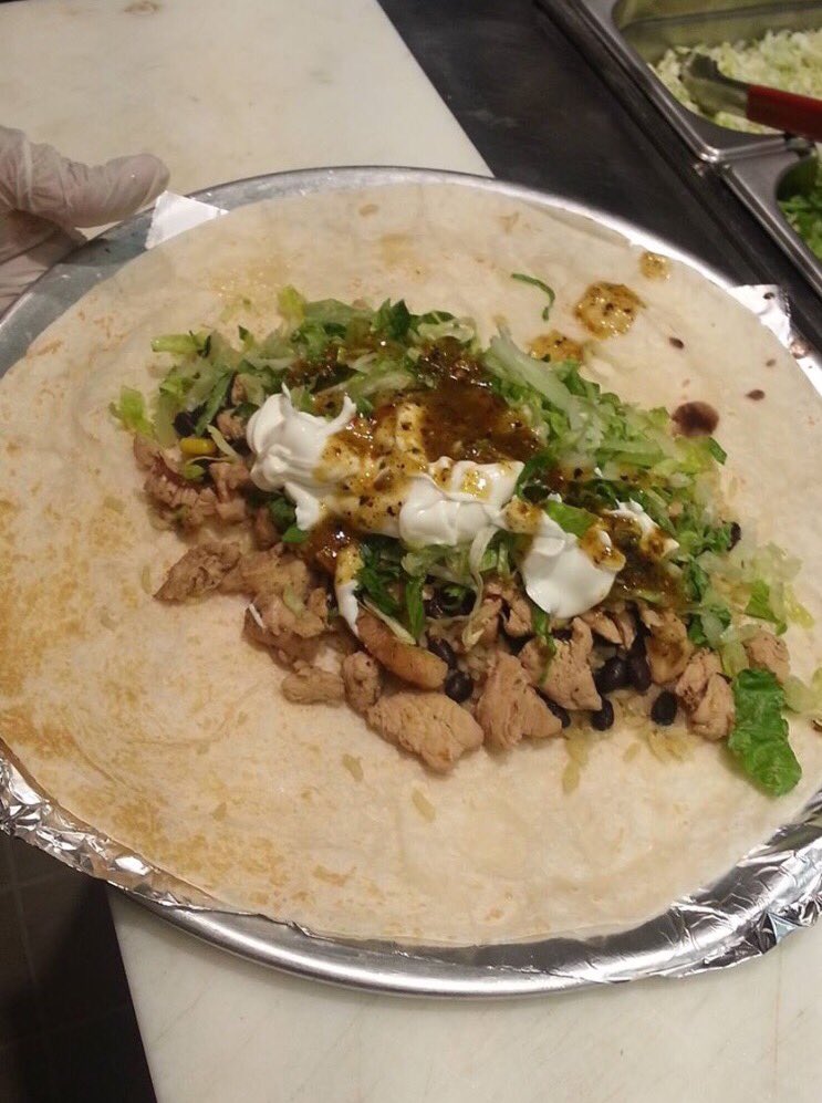 Burrito_Wings's tweet photo. For all of you guys out there, pay attention! This is the quickest way to a woman's heart!❤️🏃🏼🌯  #BurritoLove https://t.co/dnoF0pL5xV