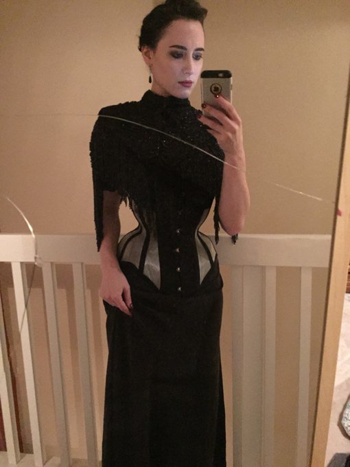 Forgive the cracked mirror, just wanted to say I'm pretty certain I belong in a different era. https://t<a href="/tag/lastminutefacialprostbetics"class="tags"><span>#lastminutefacialprostbetics</span></a>