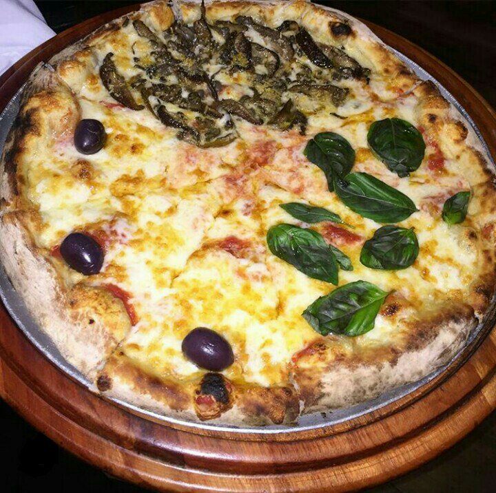 BlogSnop's tweet photo. Um filminhoo e uma pizza pra acompanhar... Hehe bouaa https://t.co/kDWntczFmv