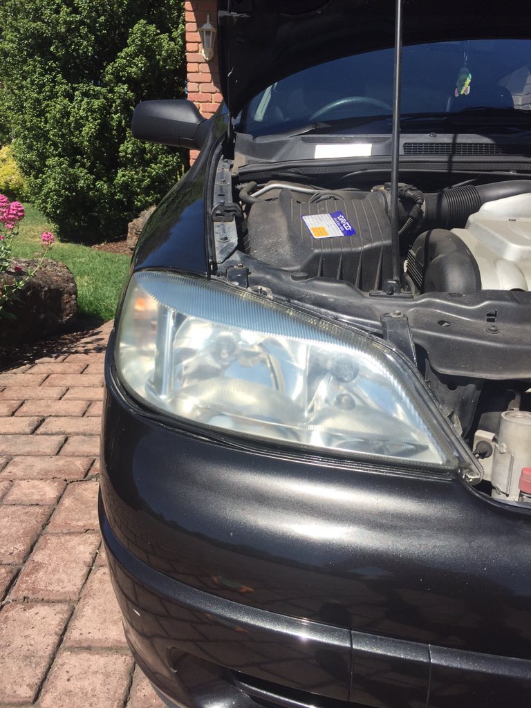 rjhashtag's tweet photo. @EricTheCarGuy DIY repair of my sisters UV damaged headlights #diy #cansee #clear https://t.co/8DuEsBB6CG