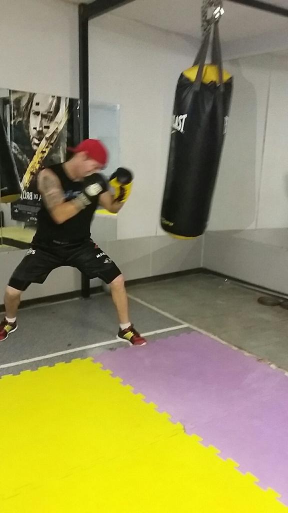 FDSaucedo's tweet photo. ya trabajando duro y mejorando para la proxima pelea, gracias al apoyo de mi familia y de toda la gente!! https://t.co/UtHoszLTnz
