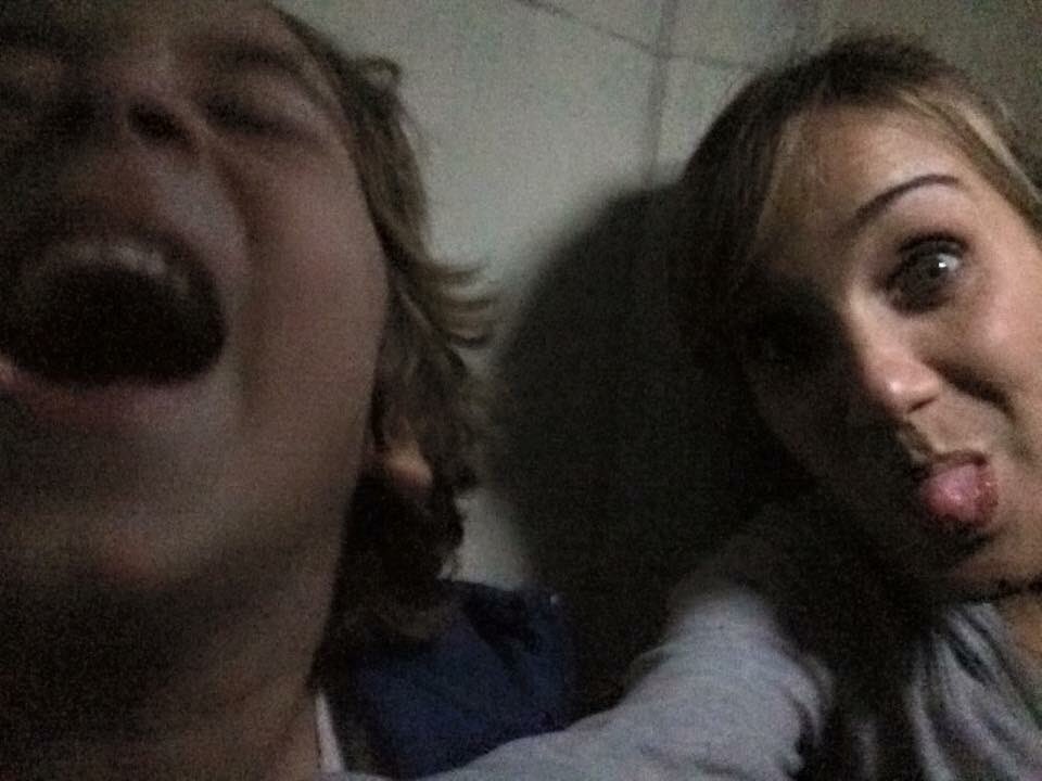 MatiasRaygada's tweet photo. Como nos divertíamos con mi mamita @milenevazquez grabando #CementerioGeneral2 https://t.co/1FLxfcUbXs