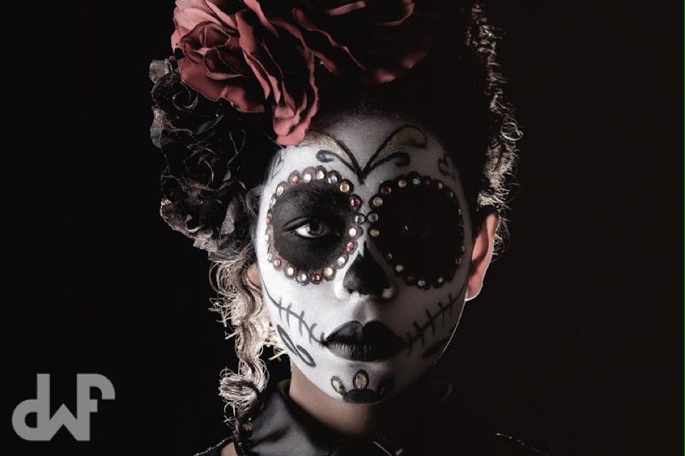 2019200159's tweet photo. #sugar skull #makeupartist #mua  #photographer @DevonWarrenFoto #Halloween utilized #nyx white clown @bennyemakeup https://t.co/jmXgzamgSN