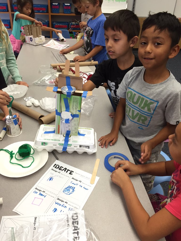 ChienforSTEM's tweet image. @CasitaMagnet 2nd Ss design towers to withstand simulated hurricane conditions w/ #makerEd #IterativeProcess