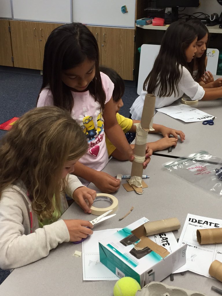 ChienforSTEM's tweet image. @CasitaMagnet 2nd Ss design towers to withstand simulated hurricane conditions w/ #makerEd #IterativeProcess