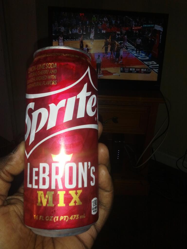 CaliSweet619's tweet photo. U already know its game time lol #LebronSprite https://t.co/BQEnkTZWBF