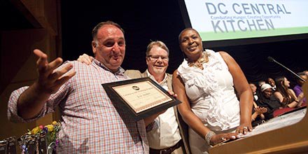 dcck's tweet image. #FoodFight host @chefjoseandres is a true supporter! Here he is receiving an honorary degree at #class100 graduation