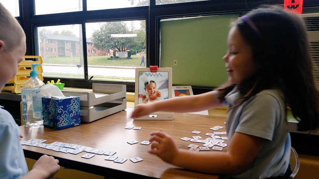 KrisSchnell's tweet photo. Osmo was introduced today! We had so much fun spelling and working on our shapes!@PlayOsmo #firstgradetomcats #OSMO https://t.co/HYSri3ThGK