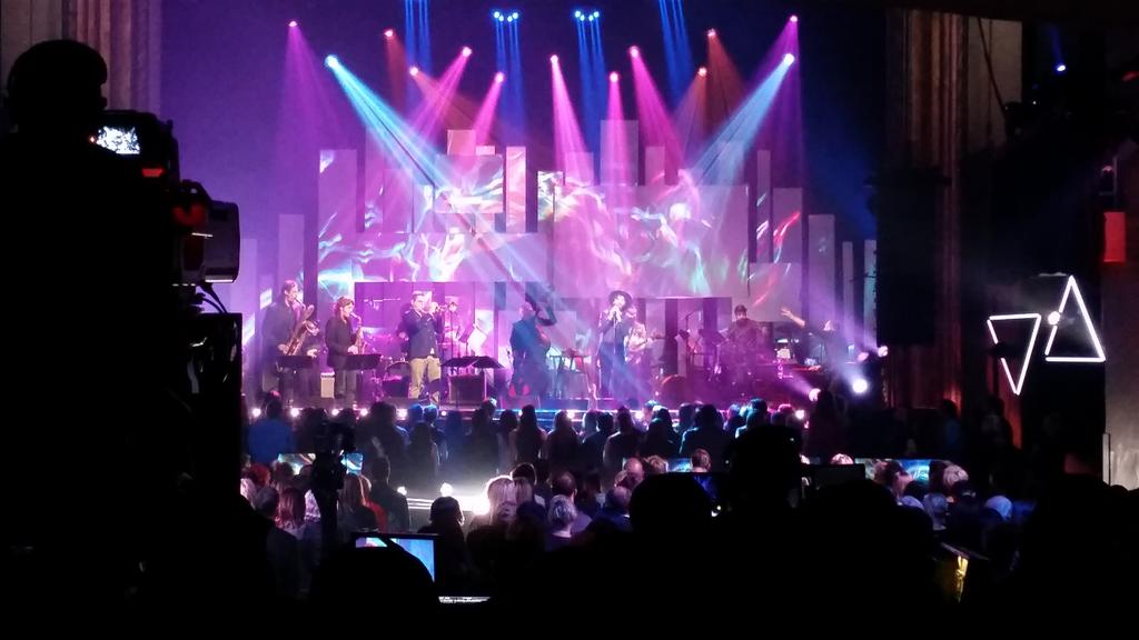 Superbe perfo d' <a href="/alexnevskyalpin/">Patrick F. Kelm</a> au Premier Gala de l' Adisq ! #adisq2015