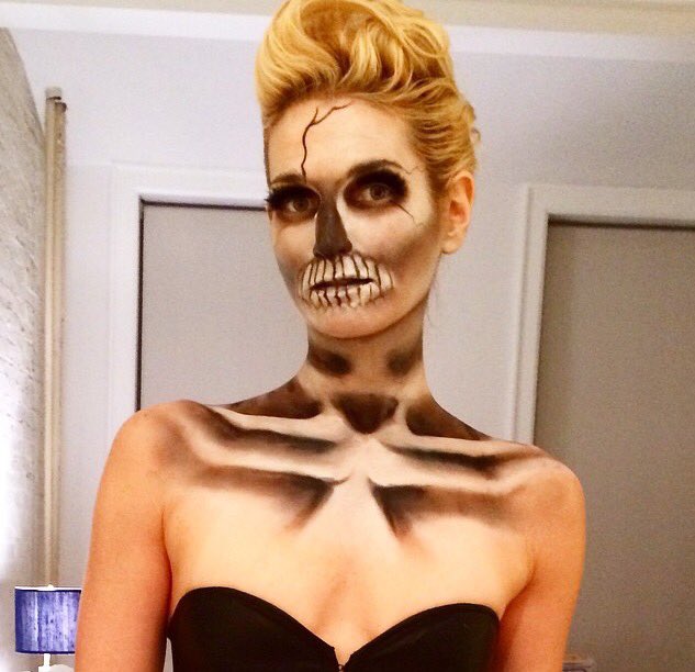 Vensette's tweet photo. Getting ready for another fun Halloween with #Vensette https://t.co/1EY97HFhSr
