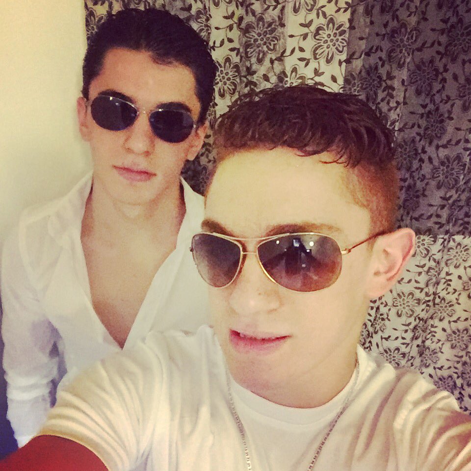 Z9Mike's tweet photo. #cool #brothers #the #best https://t.co/4kuj8CmbkQ