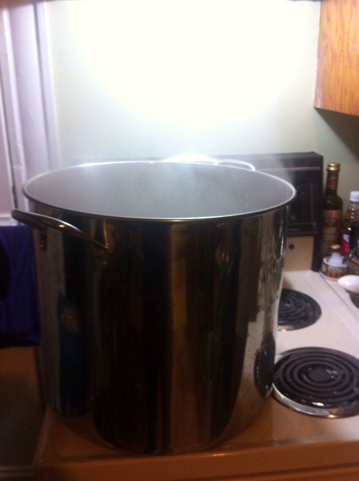 A wee #homebrew #surprise for #christmas! #beer #allgrain #fredericton #nb @theBeverageblog <a href="/tabitrue/">tabitrue</a>